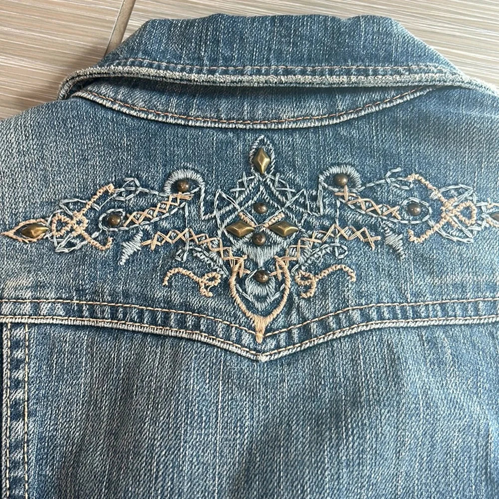 Jean jacket - Picture 5 of 9